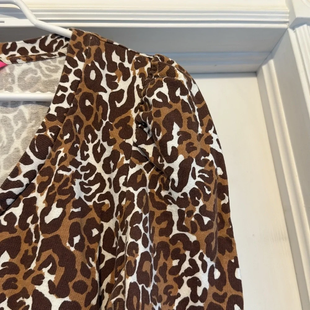 Lilly Pulitzer long sleeve leopard top size medium - Picture 3 of 5
